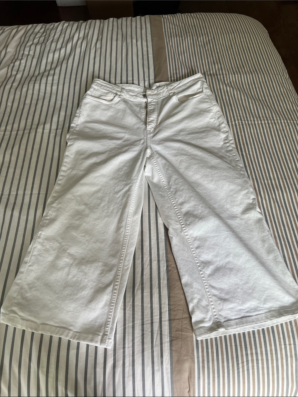 Simons White Wide-Cropped Jeans